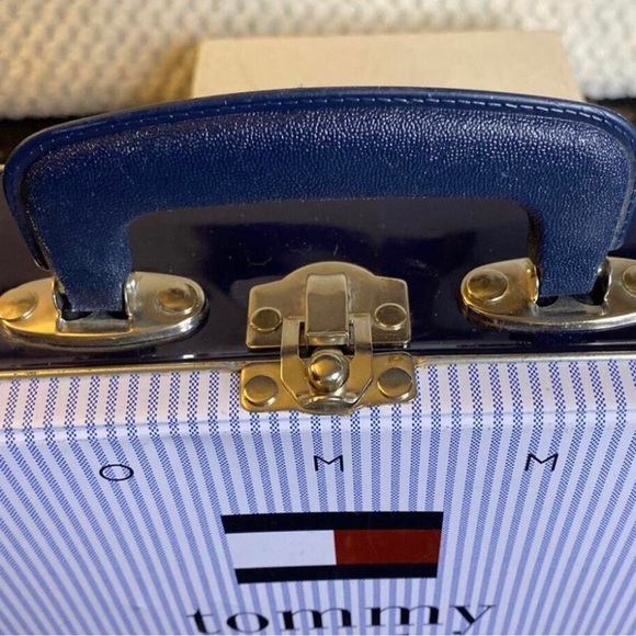 Tommy Hilfiger Lunch Box - Picture 2 of 4